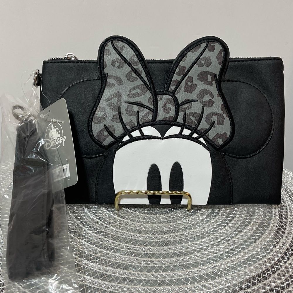 Disney Minnie Mouse Grayscale Wristlet NWT